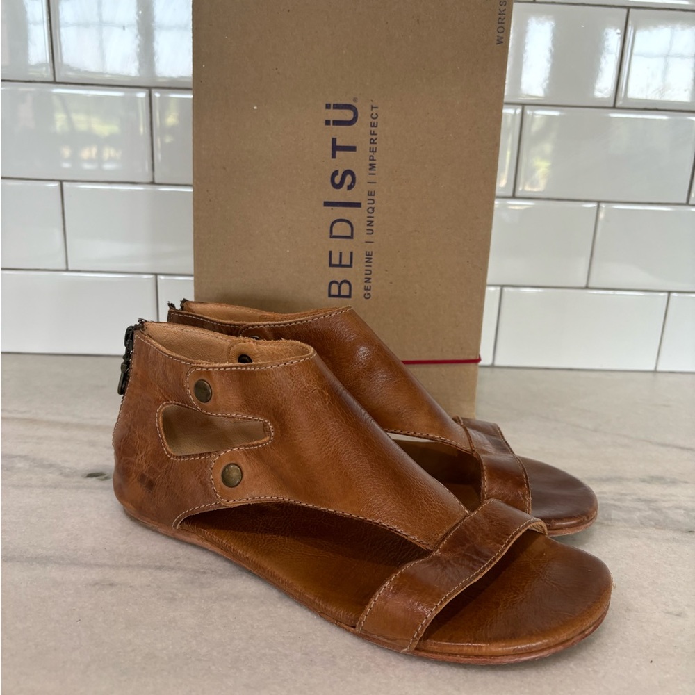 Bed-Stu Soto rustic tan flat sandals. EUC. Fits TTS